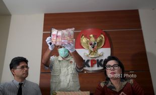 KPK Cekal 3 Saksi Kasus Suap Anggaran Pemprov Jatim