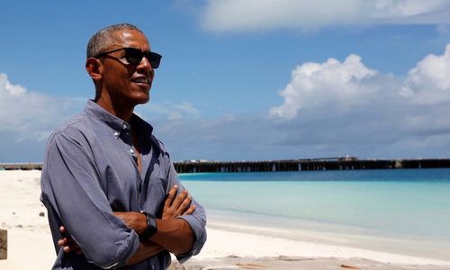 Begini Penampilan Obama saat Liburan di Bali