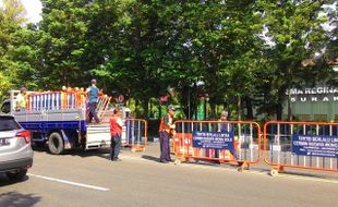 MUDIK 2017 : Lalu Lintas Padat, Dishub Solo Pasang Barikade