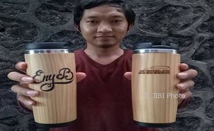 EKONOMI KREATIF : Woodenstock, Kembangkan Inovasi Bisnis Berbahan Kayu