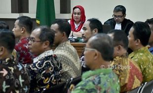 BUPATI KLATEN DITANGKAP KPK : Terlibat Suap, Belasan PNS Klaten ke Pengadilan Tipikor