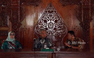 Gubernur Ganjar Minta Yuni-Dedy Perbaiki Jalan Rusak di Sragen