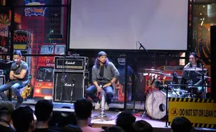 Dekatkan Diri dengan Penggemar, Gugun Blues Shelter Gelar Coaching Musik