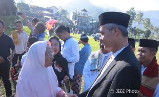 LEBARAN 2017 : Gubernur Ganjar Pranowo Salat Id di Tawangmangu Karanganyar