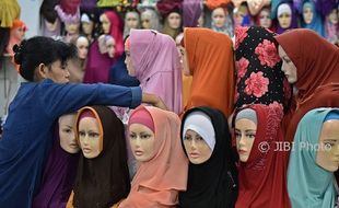 FOTO INFO BELANJA : Jilbab Laris Manis saat Ramadan 2017