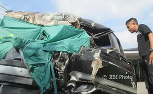 KECELAKAAN GUNUNGKIDUL : Carry Hantam Truk, 3 Orang Tewas Seketika