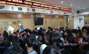 PPBD 2017 : Jelang Penerimaan Siswa Baru, Disdukcapil Kota Semarang Diserbu Warga