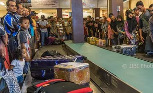 Foto Bandara Ahmad Yani Ramai Pemudik