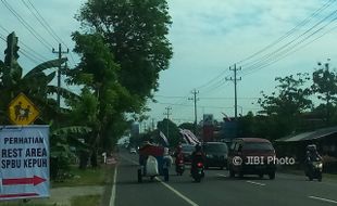 Kendaraan dari Luar Kota Memadati Jalanan Sukoharjo