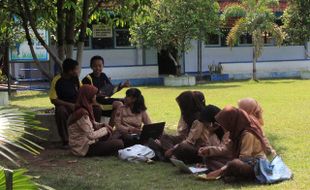 SEKOLAH ADIWIYATA : Membangun Kesadaran Lingkungan dari Sekolah