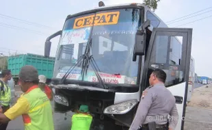 KECELAKAAN KARANGANYAR : Detik-Detik sebelum Bus Eka Menabrak Median Jalan, Penumpang Panik dan Melompat Keluar