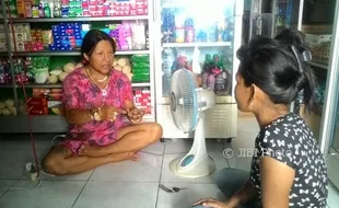 Bangkit dari Dunia Kelam, Waria Mantan PSK Ini Kini Jadi Pedagang Kelontong