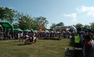 HUT KE-72 TNI : 1.600 Crosser Jajal Trek 50 Km di Wungu