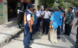 PERPARKIRAN SRAGEN : Langgar Ketentuan, 5 Jukir Jalan Raya Sukowati Kena Peringatan Keras