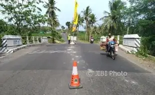 Baru 1,5 Tahun Dibangun, Jembatan Jalur Wonogiri-Pracimantoro Ambles