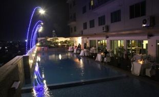 Hotel Solo Ini Tawarkan Dinner Romantis Berlatar Solo Malam Hari dari Lantai VI