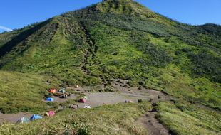 Kabar Gembira! 2 Jalur Pendakian Gunung Merbabu Kembali Dibuka