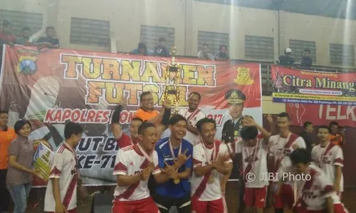 Tim Futsal Polres Blitar Boyong Piala Kapolres Ponorogo Cup 2017