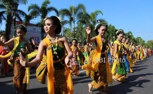 HUT KLATEN : Suara "Klunthing" di Tengah Musik Pengiring Gambyong Kolosal