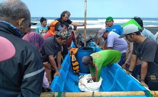 Ada Blood Blue Moon, Nelayan Pantai Depok Tetap Melaut, Ini Pertimbangan Mereka