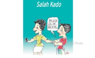 KISAH LUCU : Ah Tenane Jon Koplo: Salah Kado