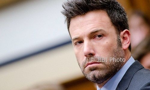 Ben Affleck Dikabarkan Pacari Lindsay Shookus