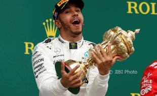 Positif Covid-19, Lewis Hamilton Absen di GP Sakhir