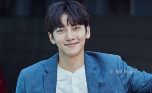 DRAMA KOREA : Ji Chang Wook Pengin Liburan Bareng Ibu Sebelum Wamil