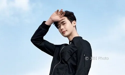 K-POP : Lee Jong Suk Tunda Wajib Militer