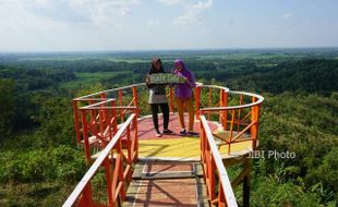 WISATA SOLORAYA : Mau Bahagia? Pergilah ke Bukit Cinta Klaten