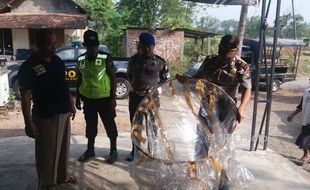 LEBARAN 2017 : Polisi Ponorogo Gagalkan Penerbangan Belasan Balon Udara