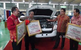 FOTO PENDIDIKAN SEMARANG : SMKN Jateng Dibantu Mesin Fortuner