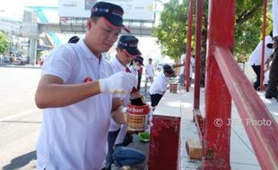 TRANSPORTASI SEMARANG : Astra Motor Jateng Percantik Halte BRT