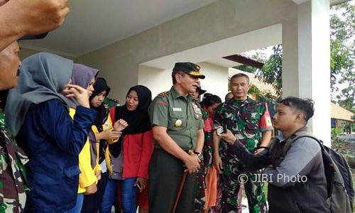 KEGIATAN TNI : Danpusterad Puji Program Bedah Rumah di Semarang