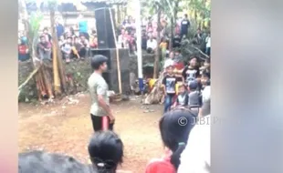 KISAH UNIK : Joget saat Pertunjukan Reog, Pria Ini Malah Dapat Banyak Saweran