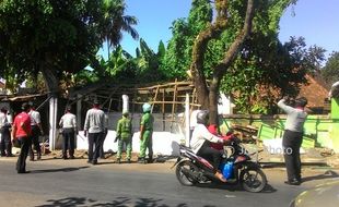 42 Lapak PKL di Jl. Monginsidi Solo Dibongkar