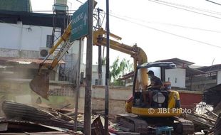 PENATAAN STASIUN TUGU : Digusur, Bagaimana Kelanjutan Usaha Pedagang Jalan Pasar Kembang?