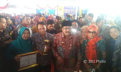 Pakde Karwo Melarang PNS Jatim Ikut Ormas Bertentangan Pancasila