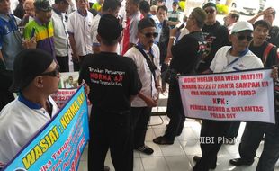 Sopir Taksi Argometer Bawa Keranda, Tuntut Ketegasan Pemerintah