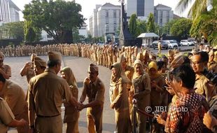 PILKADA 2018 : Unggah Foto Bareng Paslon di Medsos, ASN Bisa Kena Sanksi