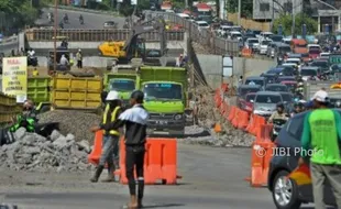 FOTO KEMACETAN SEMARANG : Proyek Underpass Jatingaleh Bikin Sesak