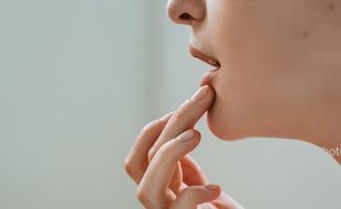 TIPS KECANTIKAN : Begini Cara Mengatasi Bibir Kehitaman