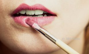 TIPS KECANTIKAN : Sesuaikan Lipstik dengan Warna Gigi