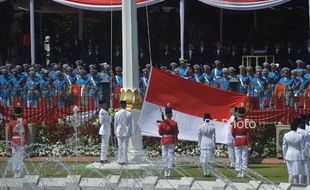 HARI KEMERDEKAAN INDONESIA: Jokowi Pakai Baju Adat Tanah Lumbu di Upacara HUT Ke-72 RI