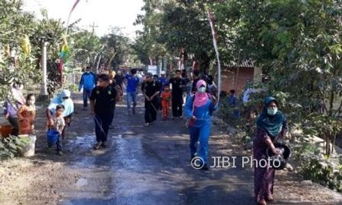 INFRASTRUKTUR SRAGEN : Jalan Gondang-Jambeyan Berdebu, Kesehatan Warga Gamping Terganggu