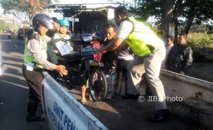 KECELAKAAN KARANGANYAR : Tabrak Bus lalu Disambar Truk, Warga Alastuwo Tewas