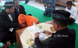 Penghuni LP Sragen Jadi Manten dengan Uang Rp100.000