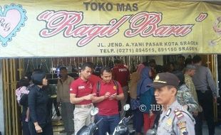 PENCURIAN SRAGEN : Terekam Kamera CCTV, Begini Ciri-Ciri 2 Pencuri Perhiasan Toko Emas Ragil Baru