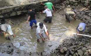 TRADISI GUNUNGKIDUL : Mata Air Dibersihkan untuk Kelestarian (2/2)