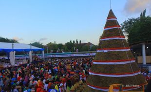 Tumpeng Tiwul Seberat 2,5 Ton di Pacitan Pecahkan Rekor Muri